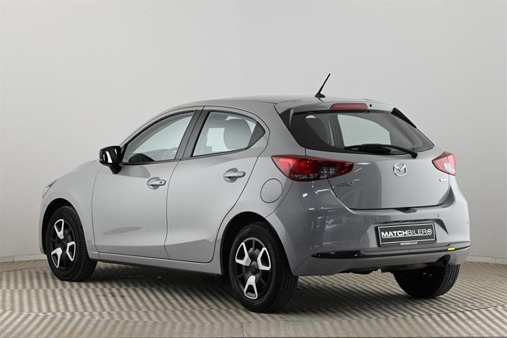 Grå Mazda 2 fra 2024
