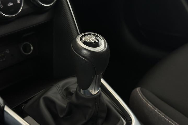 Grå Mazda 2 fra 2024