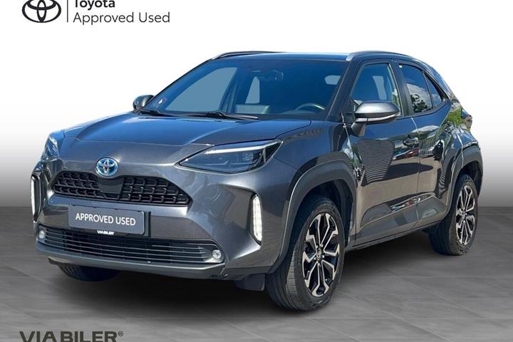 Grå Toyota Yaris Cross fra 2023 set udefra