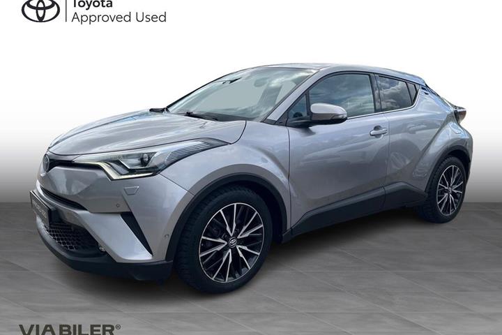 Sølv Toyota C-HR fra 2017 set udefra