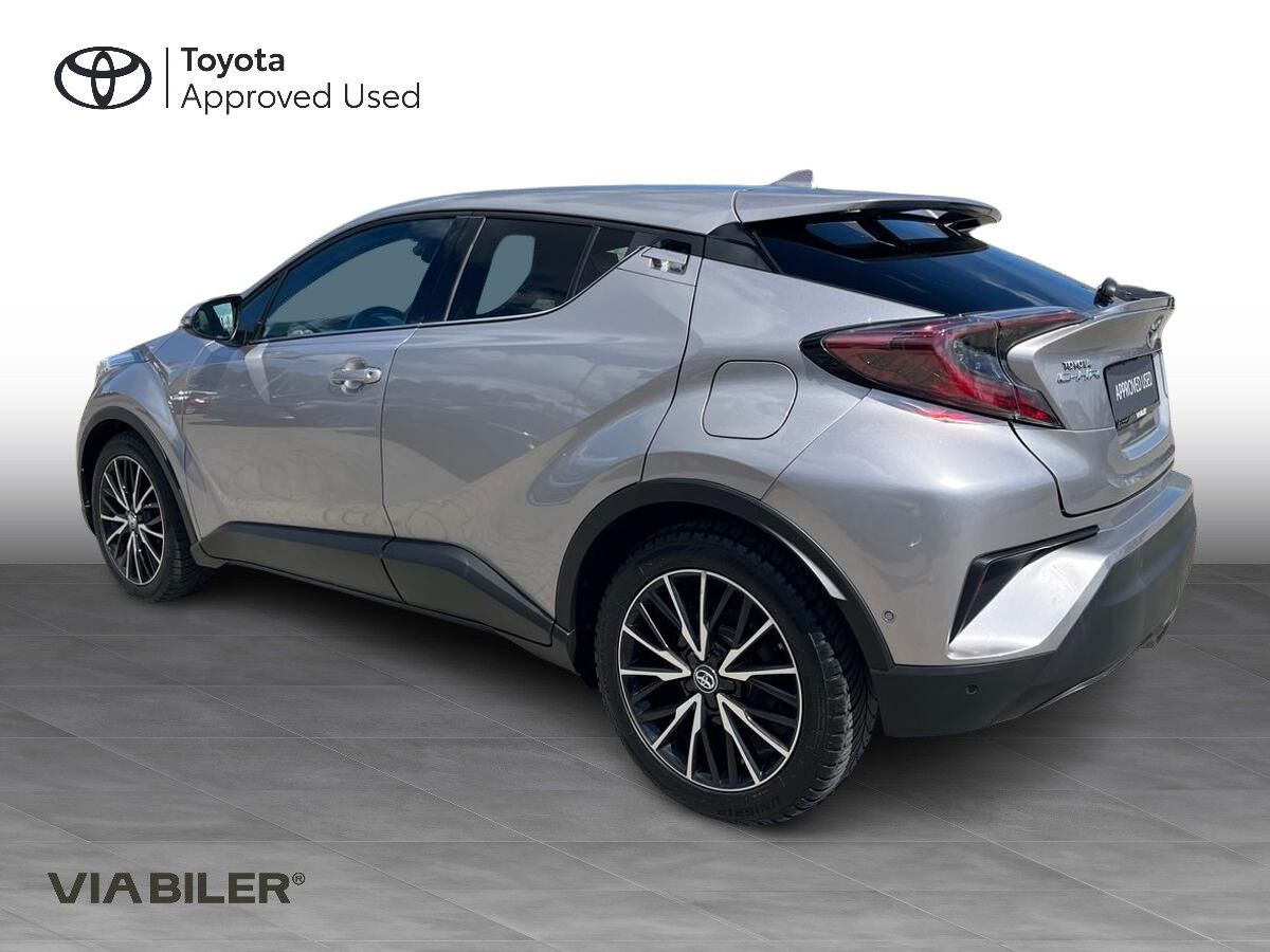 Sølv Toyota C-HR fra 2017