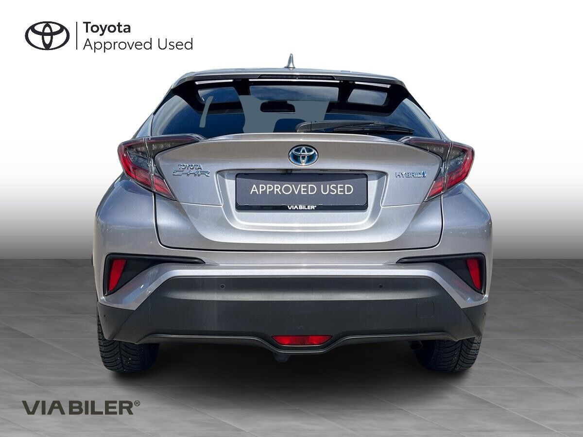 Sølv Toyota C-HR fra 2017