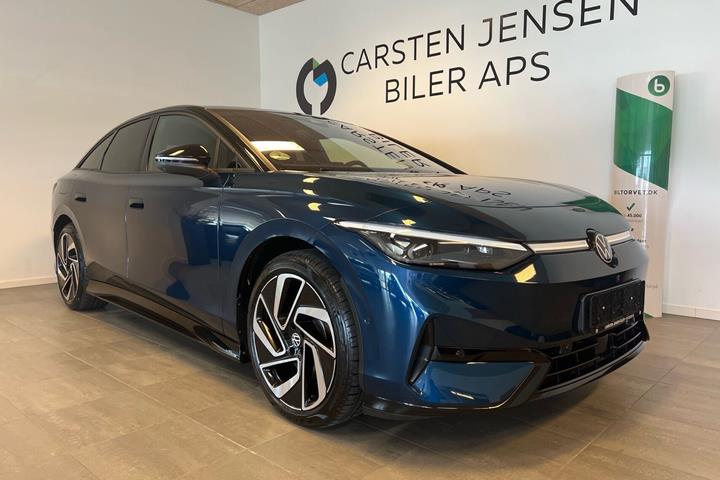 Blå VW ID.7 fra 2025 set udefra