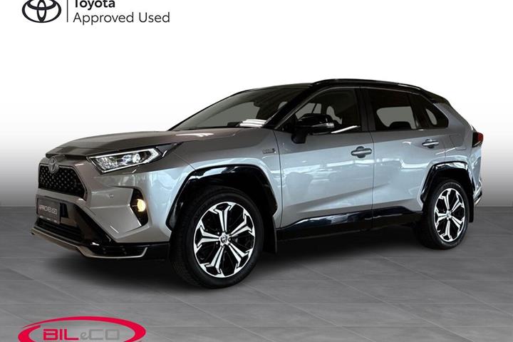 Sølv Toyota RAV4 Plug-in fra 2021 set udefra
