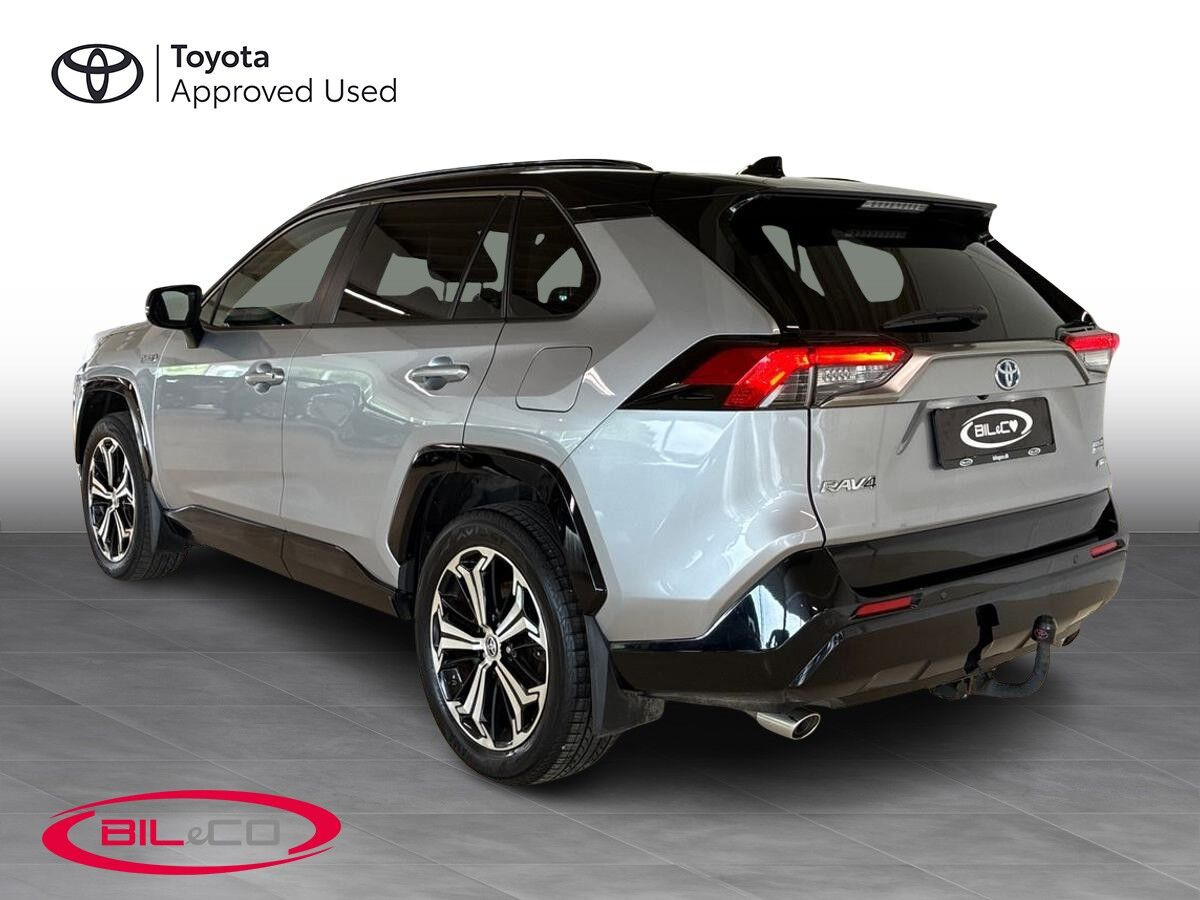 Sølv Toyota RAV4 Plug-in fra 2021