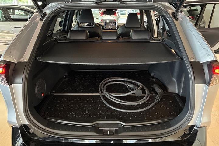 Sølv Toyota RAV4 Plug-in fra 2021