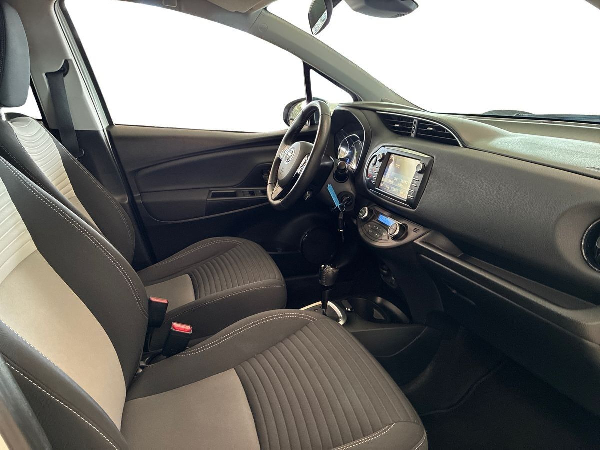 Hvid Toyota Yaris fra 2018