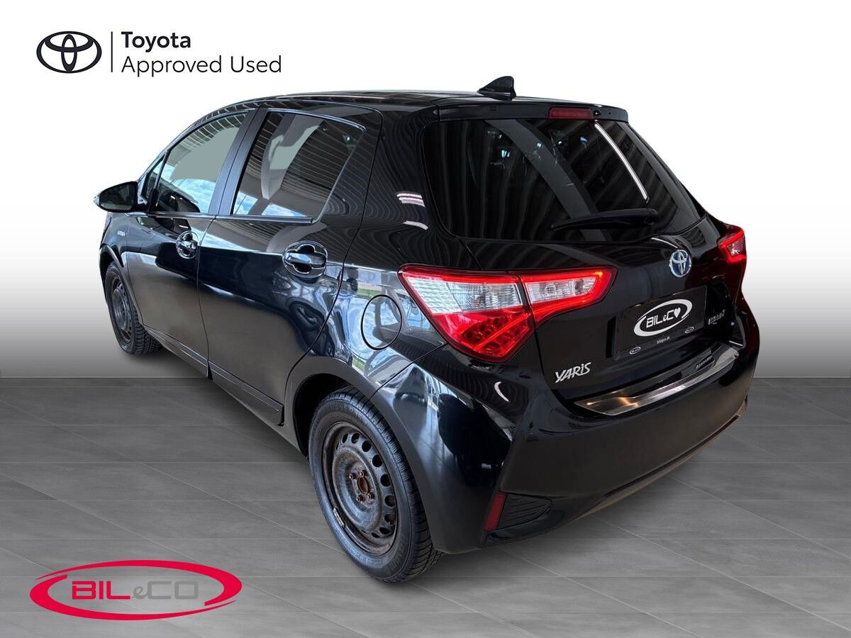 Sort Toyota Yaris fra 2019