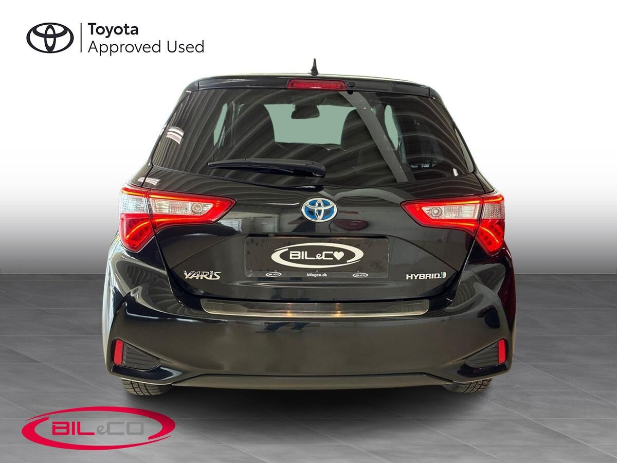Sort Toyota Yaris fra 2019