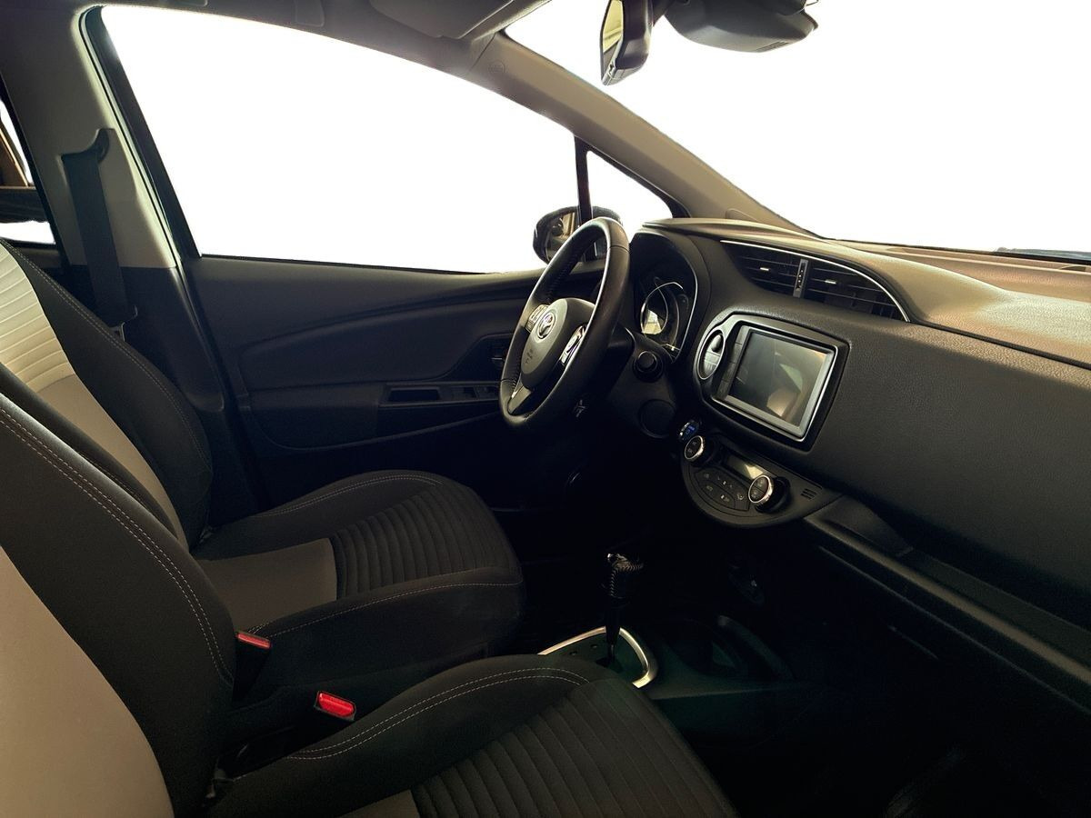 Sort Toyota Yaris fra 2019