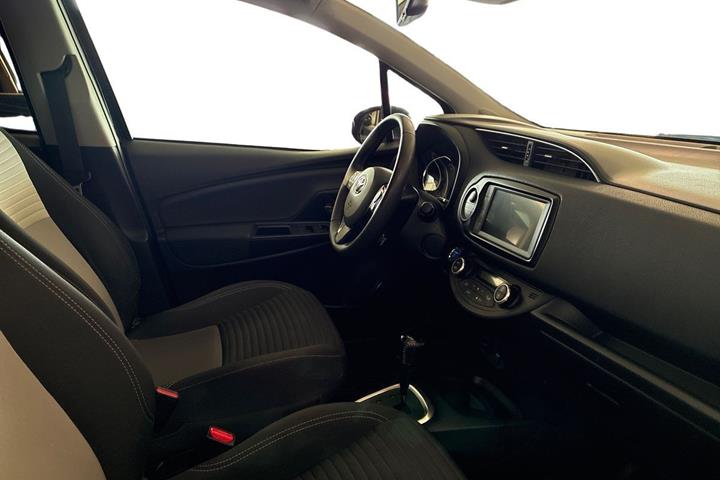 Sort Toyota Yaris fra 2019