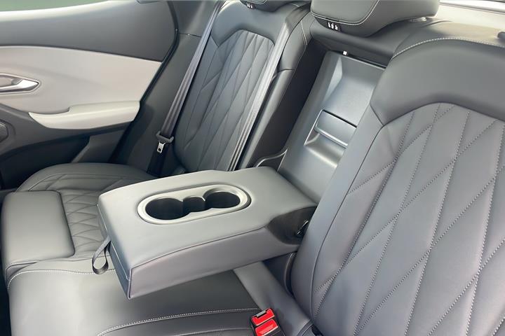 Blå Ford Explorer fra 2025