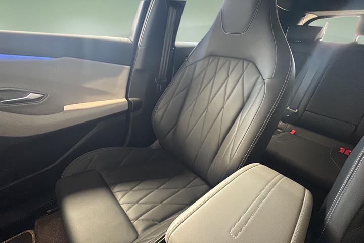 Rød Ford Explorer fra 2025
