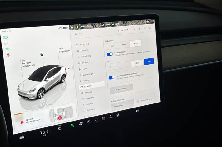 Hvid Tesla Model Y fra 2023