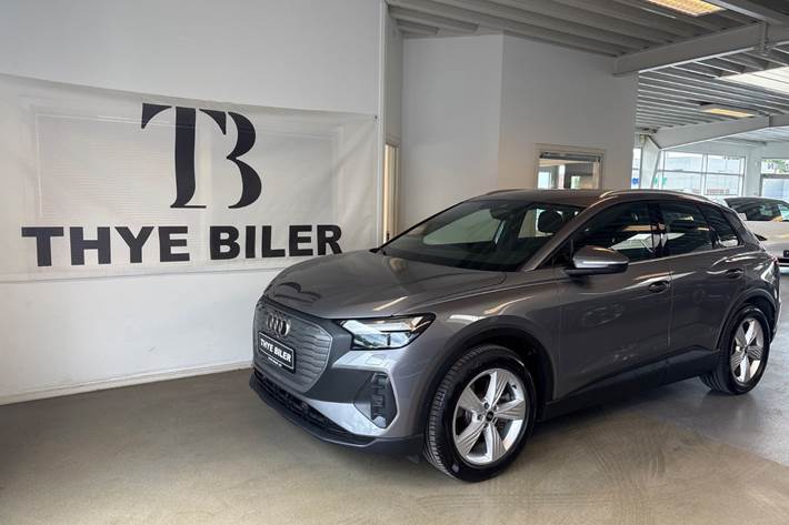 Grå Audi Q4 e-tron fra 2023 set udefra