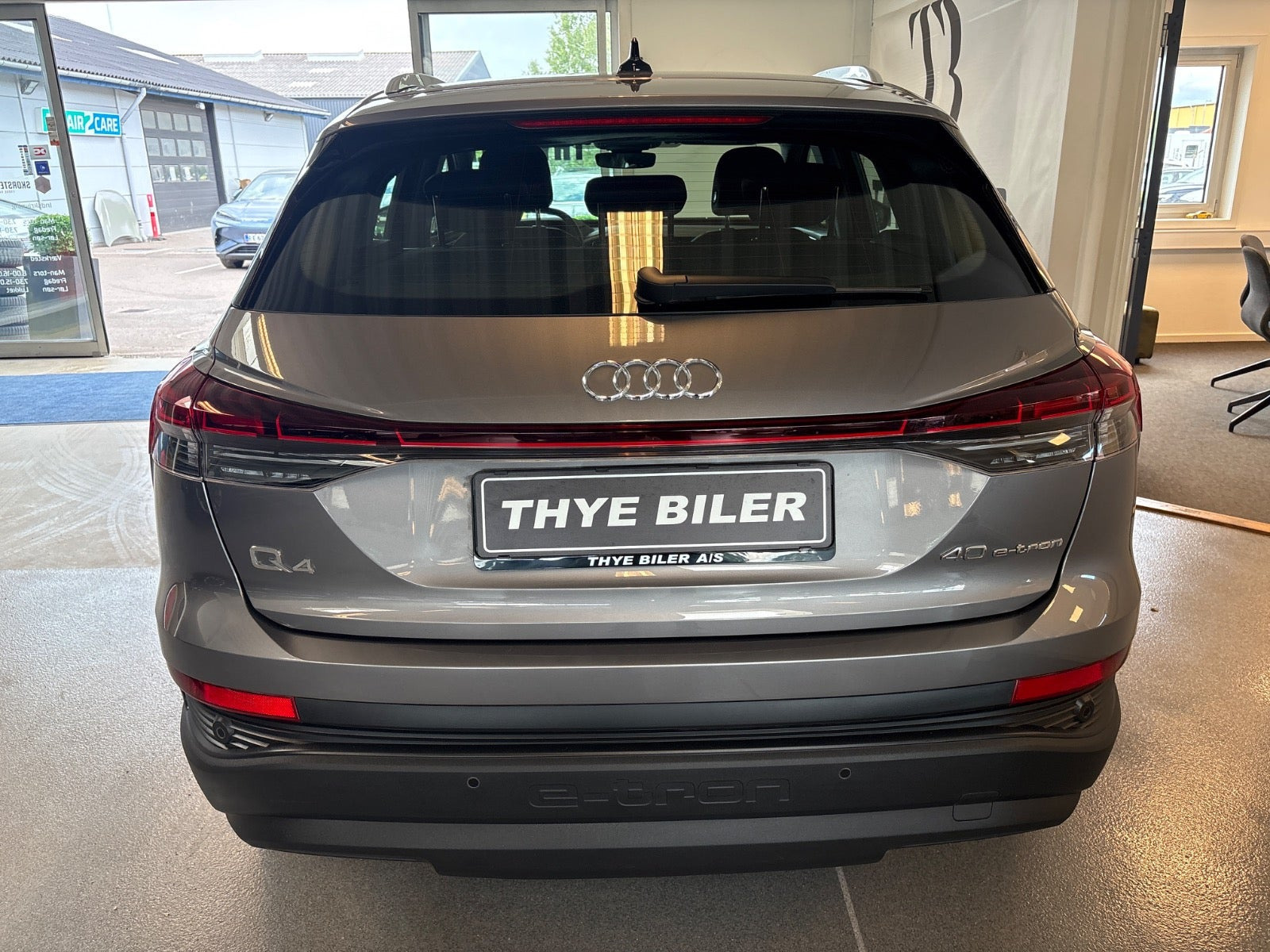 Grå Audi Q4 e-tron fra 2023