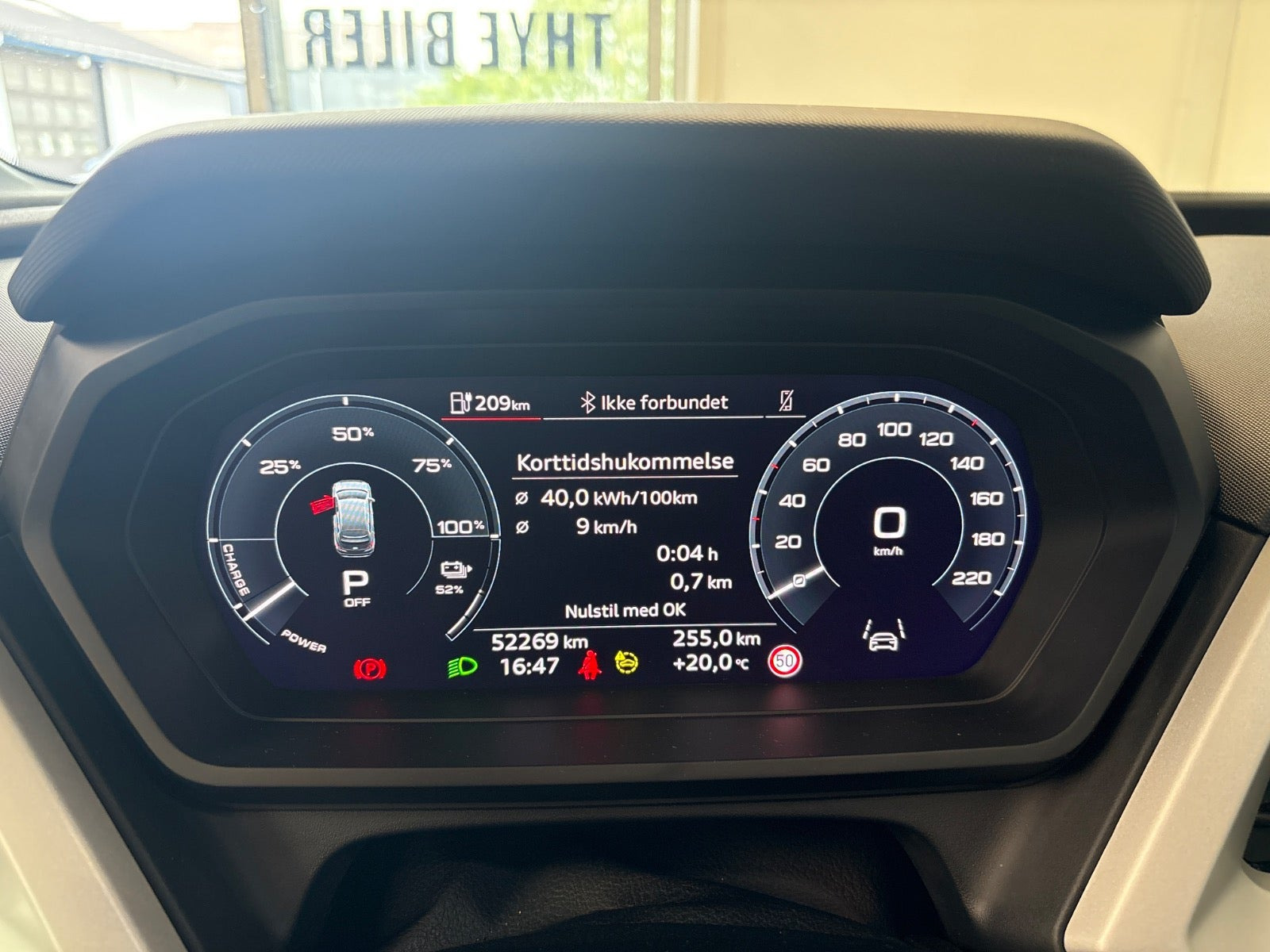 Grå Audi Q4 e-tron fra 2023