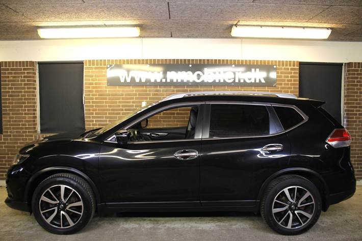 Sort Nissan X-Trail fra 2017