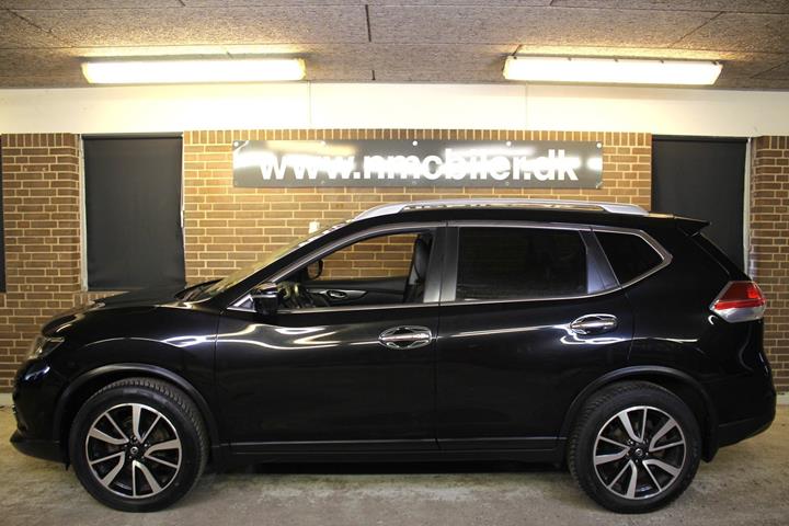 Sort Nissan X-Trail fra 2017