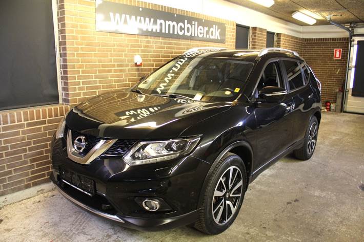 Sort Nissan X-Trail fra 2017