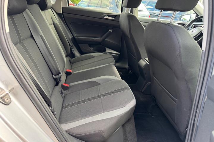 Sølv VW Polo fra 2018
