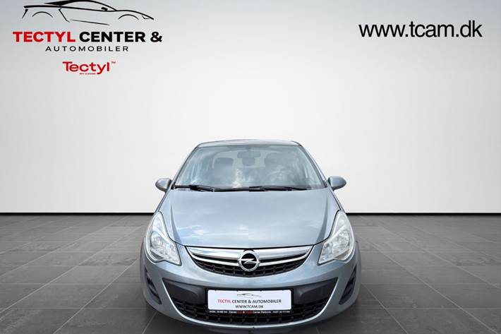 Grå Opel Corsa fra 2013