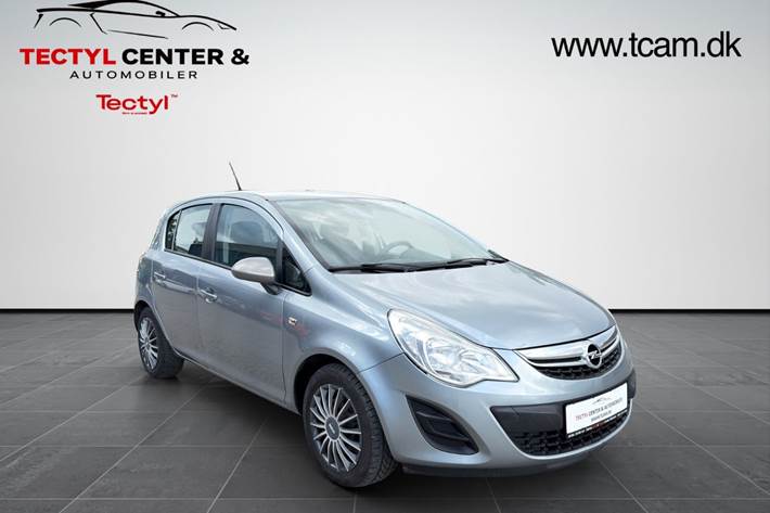 Grå Opel Corsa fra 2013