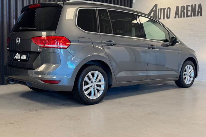 Grå VW Touran fra 2016