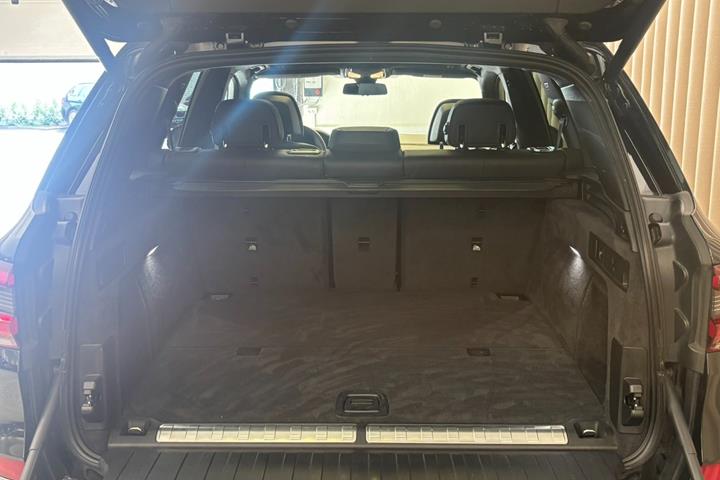 Sort BMW X5 fra 2022