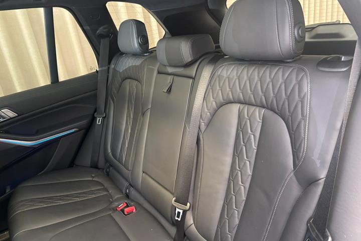 Sort BMW X5 fra 2022