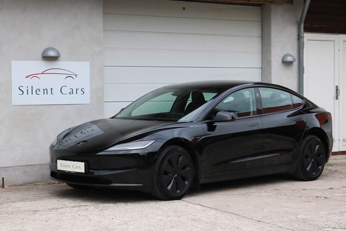 Sort Tesla Model 3 fra 2024