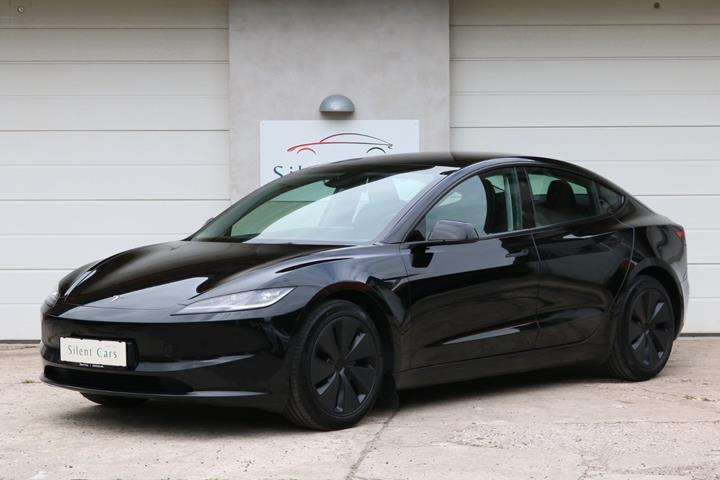 Sort Tesla Model 3 fra 2024