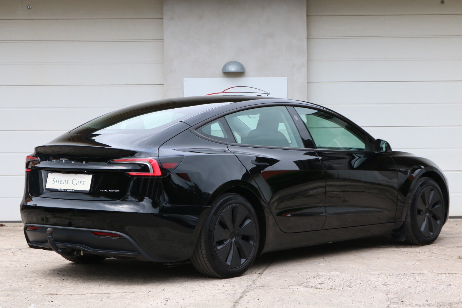 Sort Tesla Model 3 fra 2024