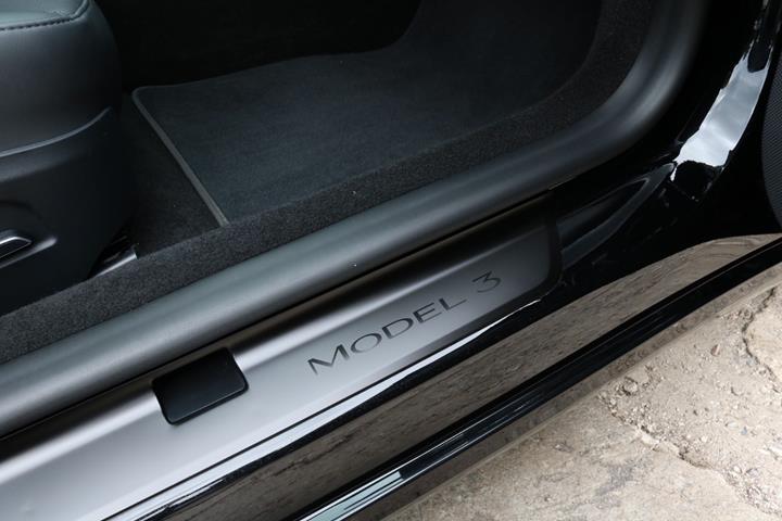 Sort Tesla Model 3 fra 2024