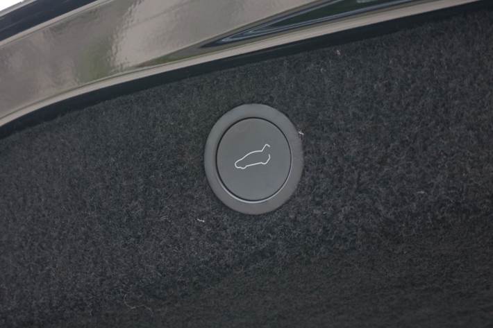 Sort Tesla Model 3 fra 2024