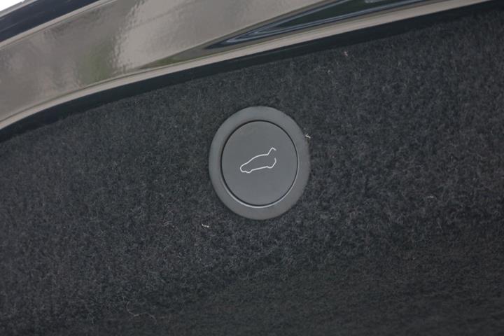 Sort Tesla Model 3 fra 2024