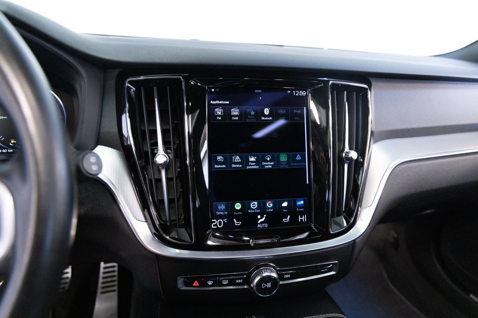 Hvid Volvo V60 fra 2022