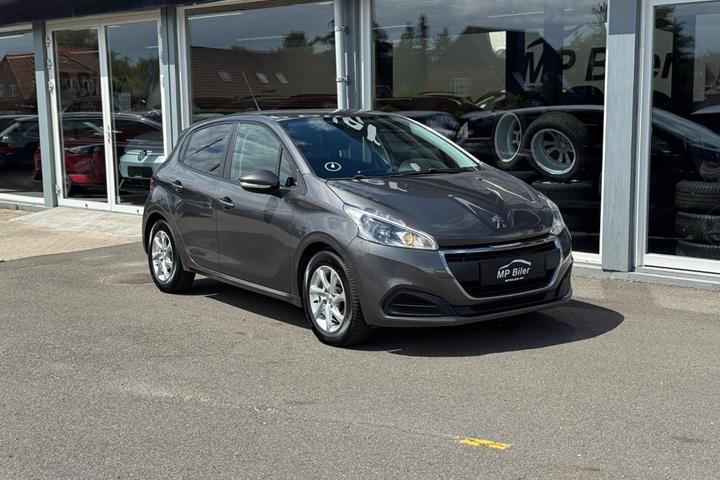 Grå Peugeot 208 fra 2018