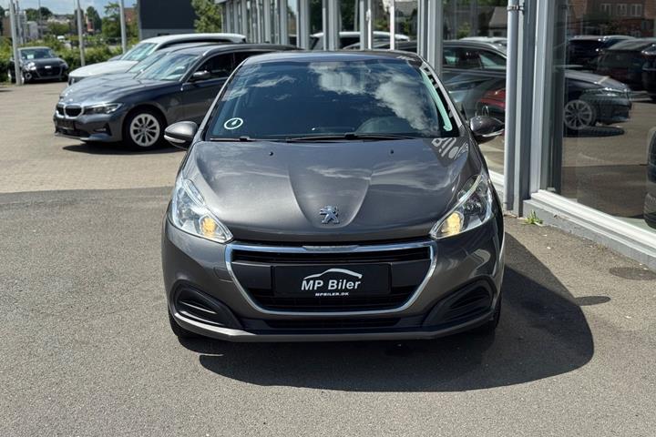 Grå Peugeot 208 fra 2018