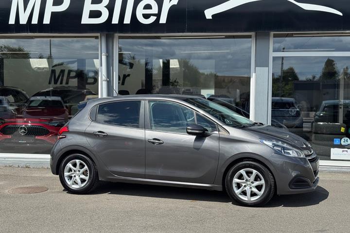 Grå Peugeot 208 fra 2018