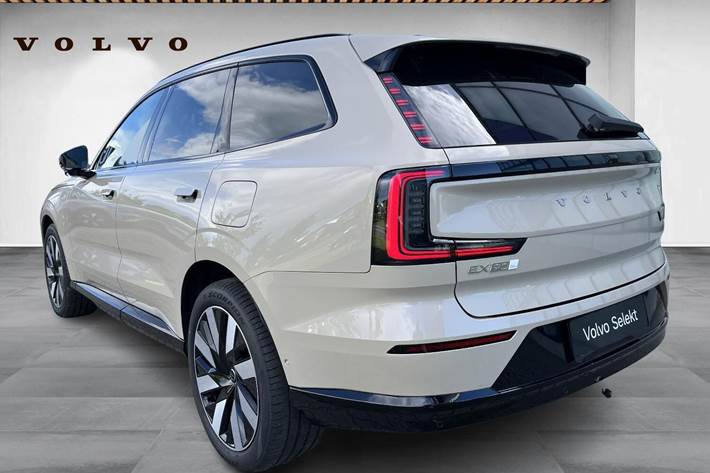 Beige Volvo EX90 fra 2025