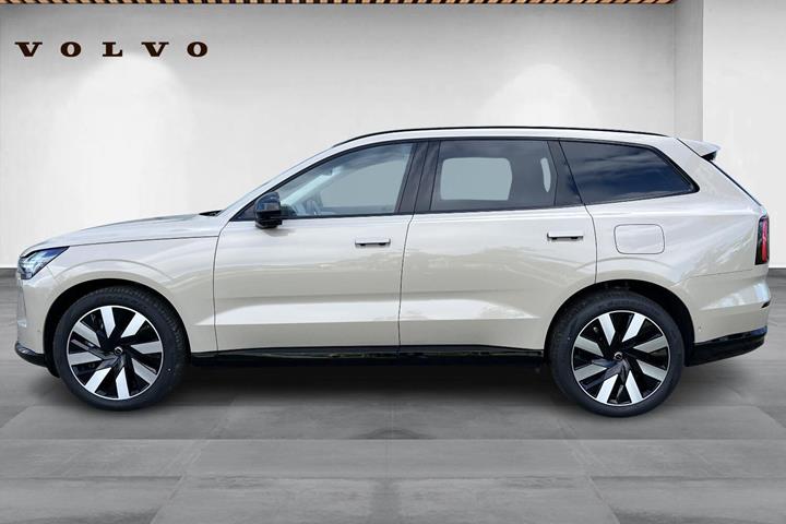 Beige Volvo EX90 fra 2025