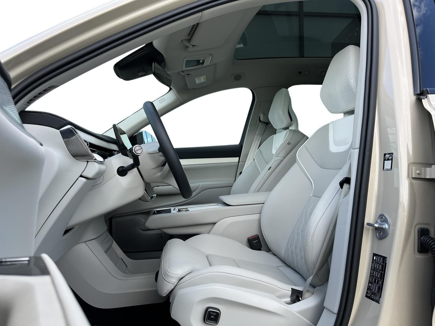 Beige Volvo EX90 fra 2025