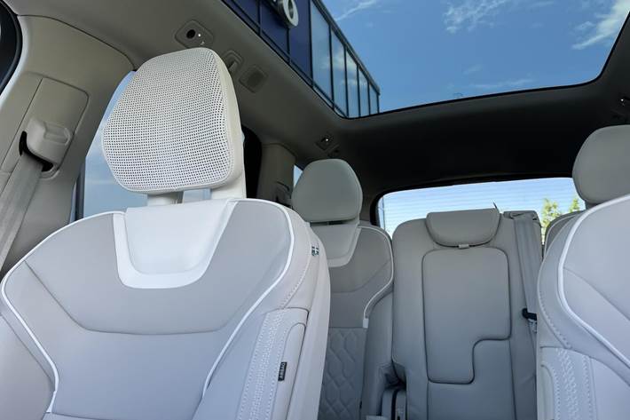 Beige Volvo EX90 fra 2025
