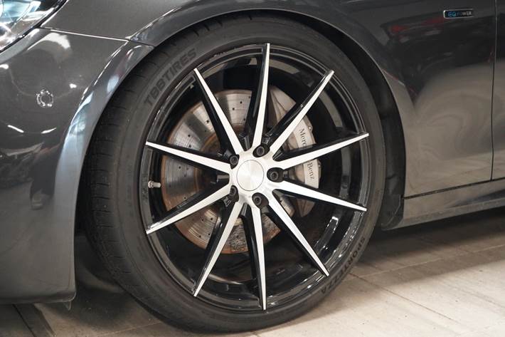 Grå Mercedes E300 de fra 2021