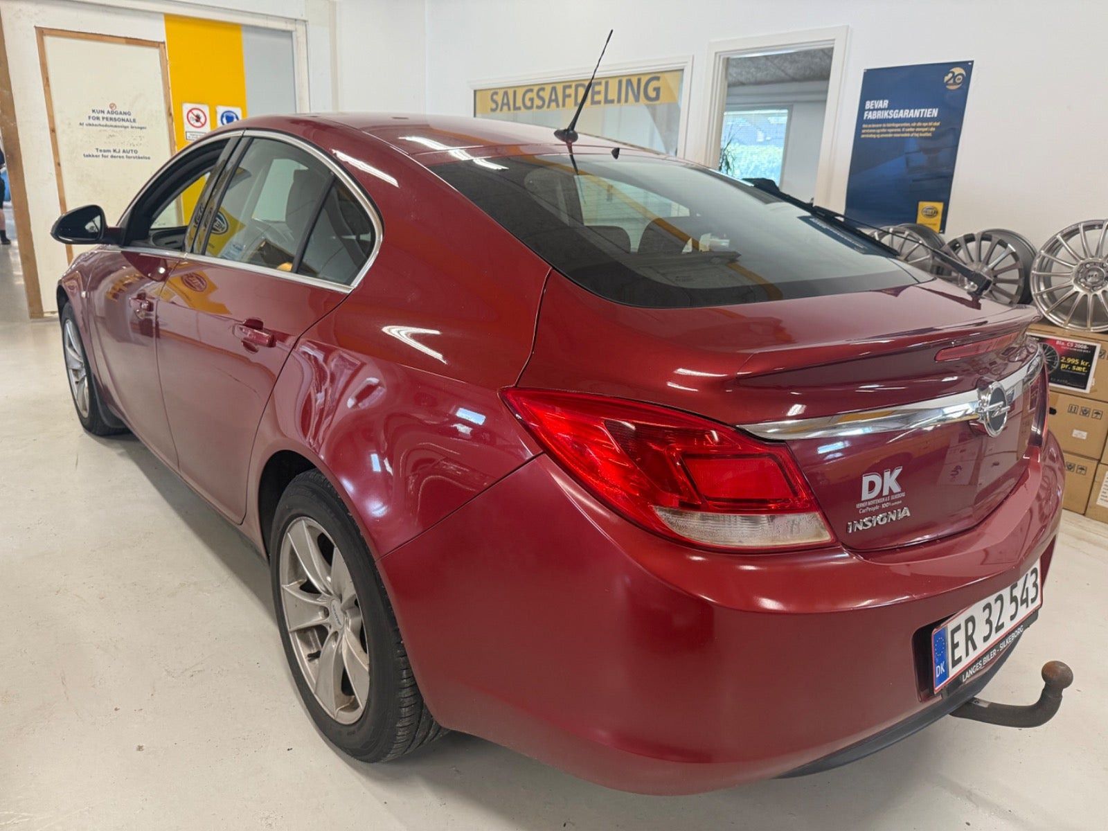 Rød Opel Insignia fra 2009