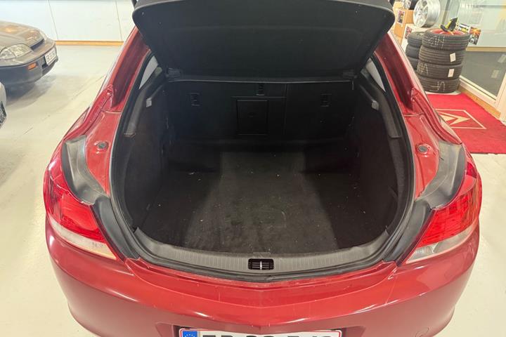 Rød Opel Insignia fra 2009