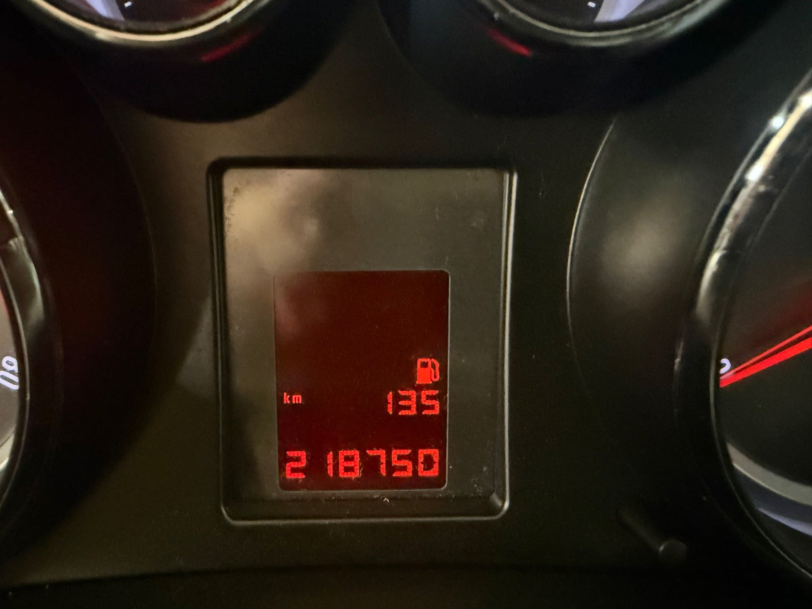 Rød Opel Insignia fra 2009