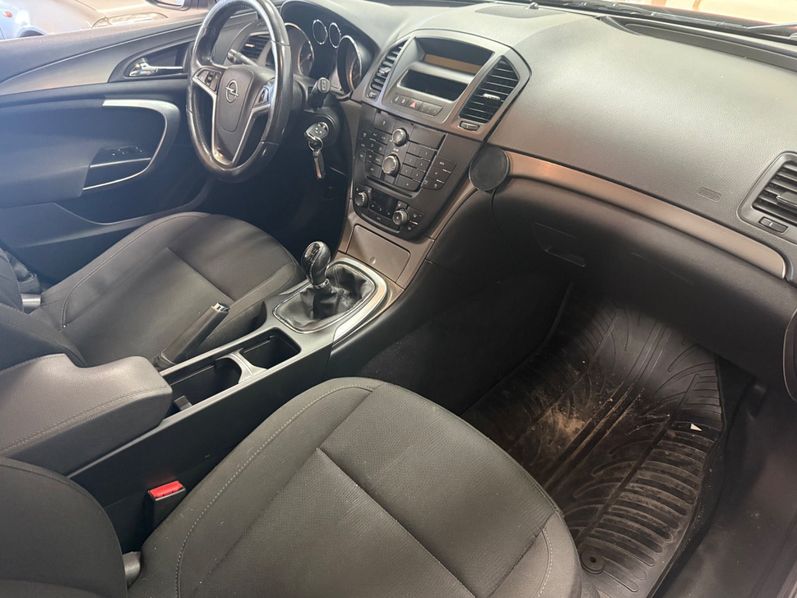 Rød Opel Insignia fra 2009