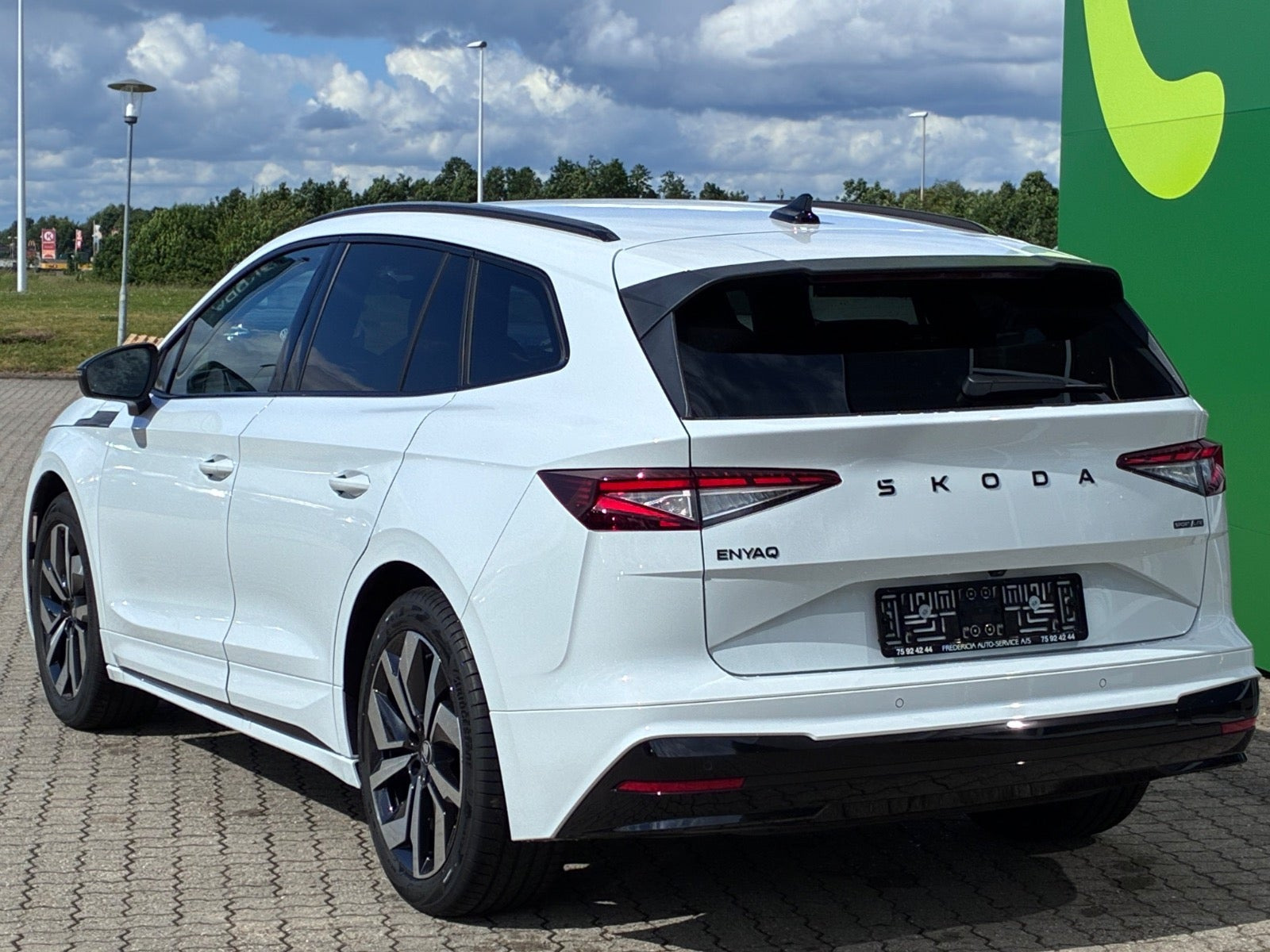 Hvid Skoda Enyaq fra 2026